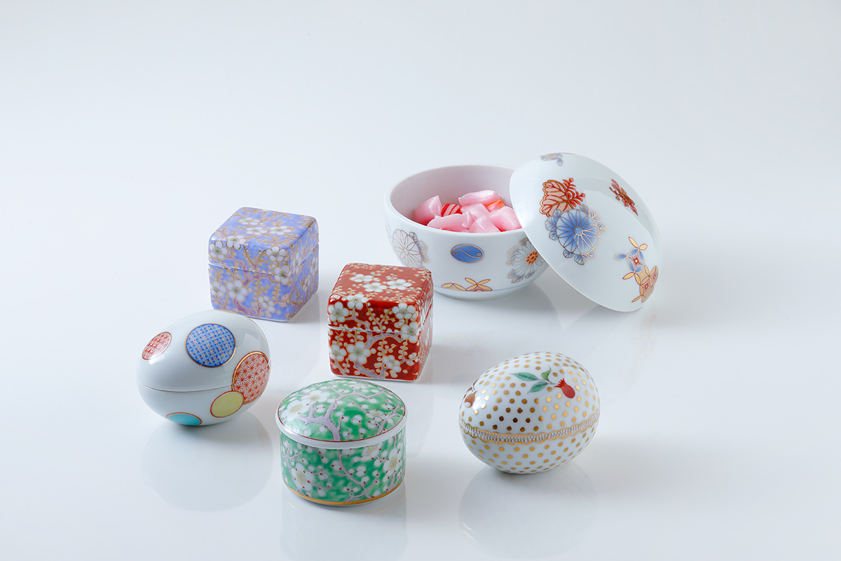小さな蓋つきのうつわには、幸せがきっと入っている | 特集 | 有田焼 