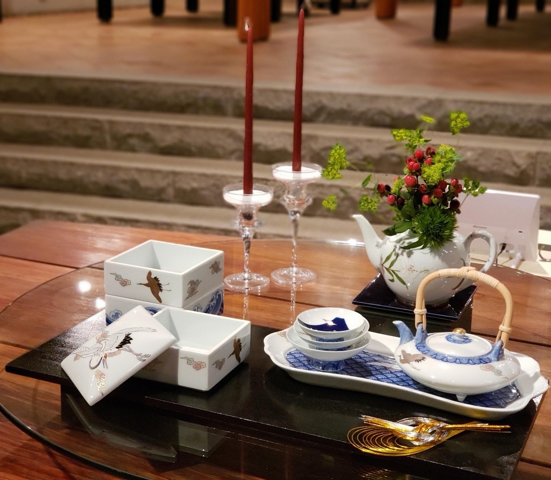 新しい年を彩る『迎春のうつわ』 | 特集 | 有田焼 深川製磁｜公式  